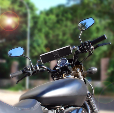 Motoros Hangszóró Kormánytartóval — Ideális Zenei Utazásaihoz