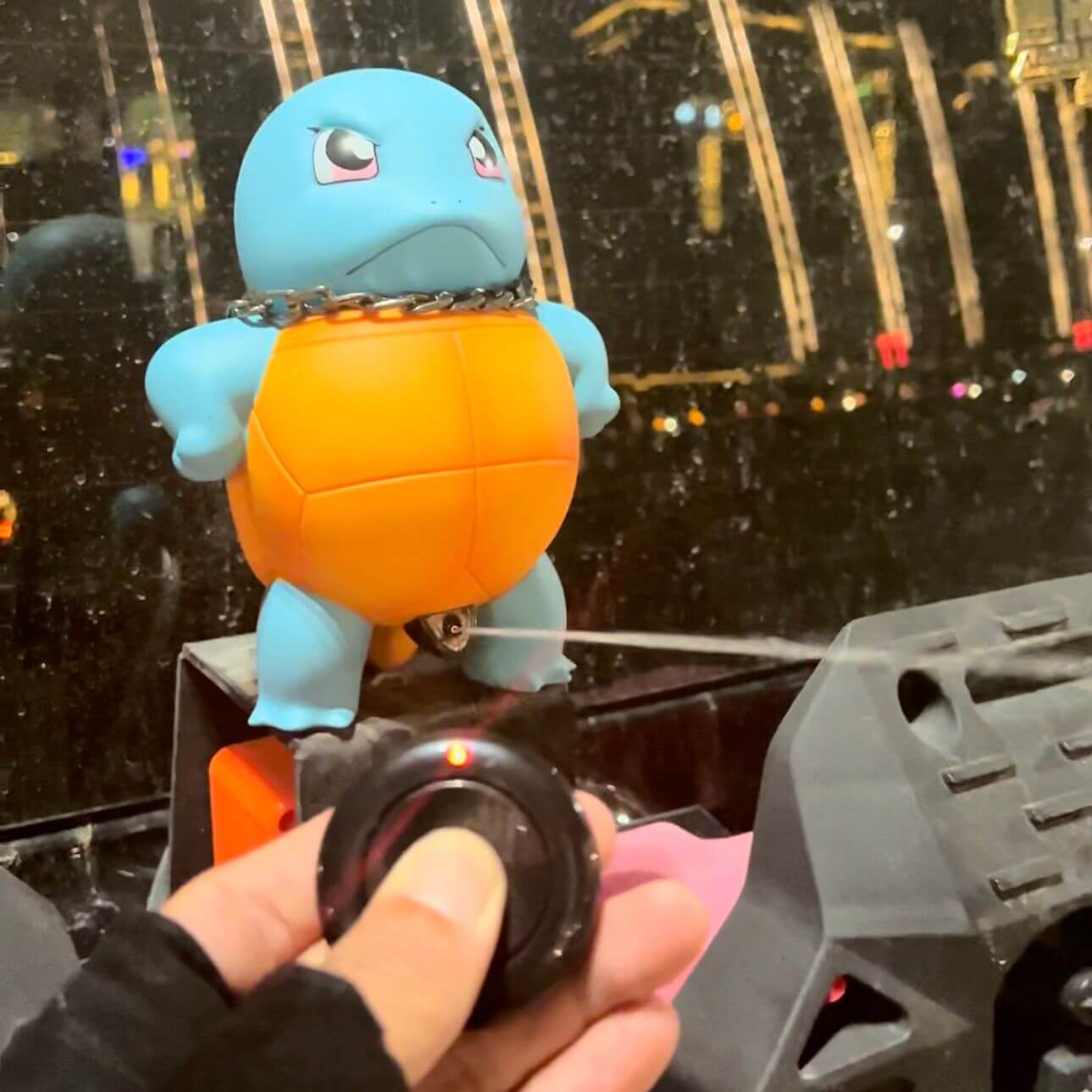 Figurina Spruzzatrice Auto — Un Getto D'Acqua Che Fa Sorridere