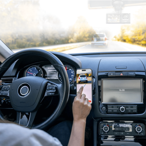 Cameră de Mașină Conectată – Siguranță Totală în Conducere 